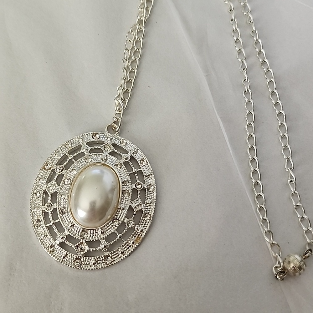 Magnetic Closure Simulated Pearl and Diamonds Large Pendant Necklace